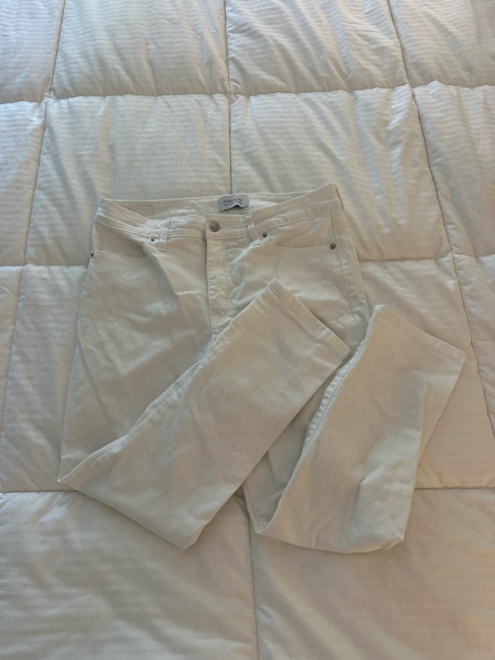 crown & ivy Women's Skinny Jeans in Off-White